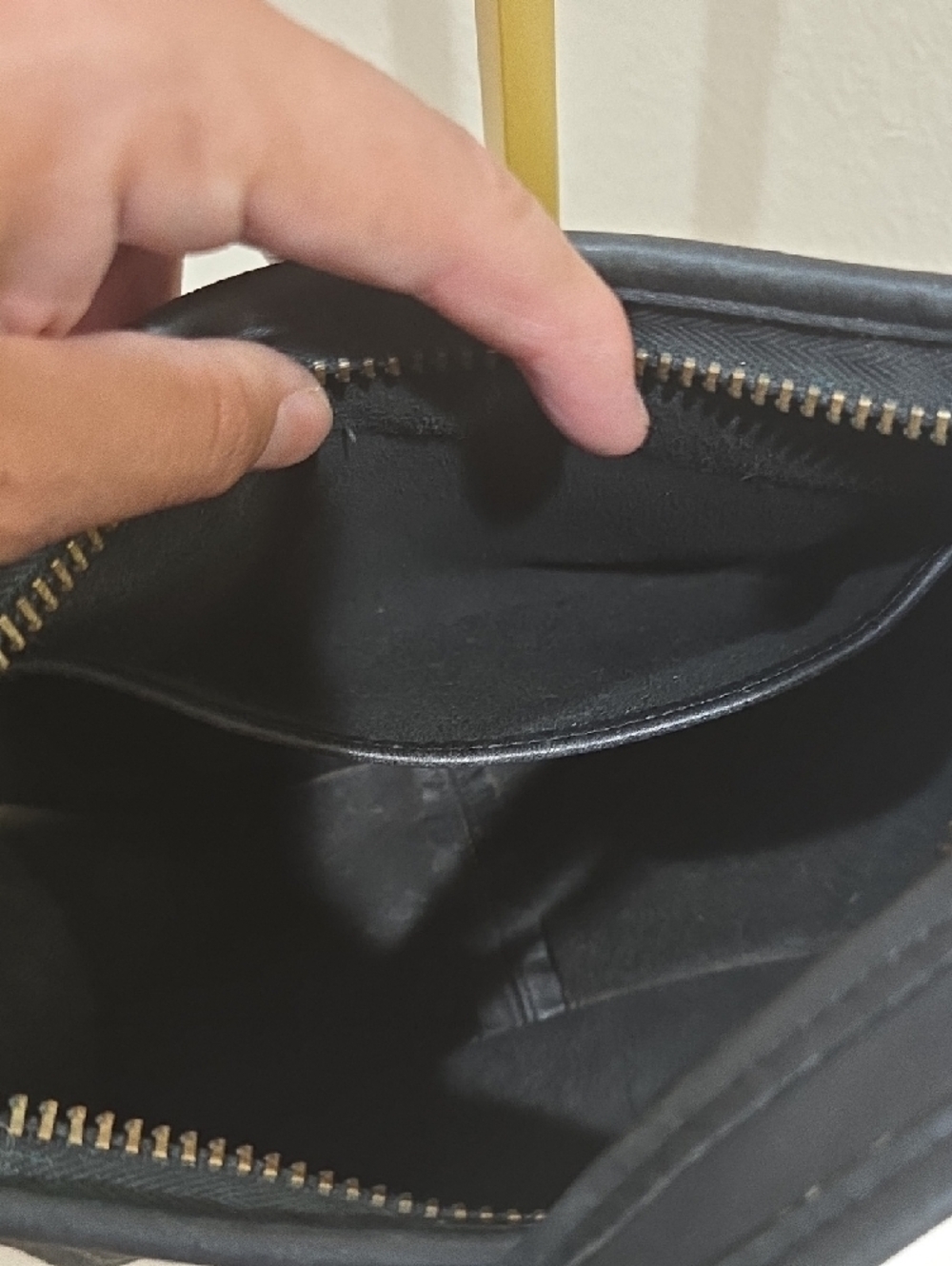 Vintage Coach Black Leather Hobo🌹 Crossbody with Gold-Tone Hardware - Picture 11 of 15
